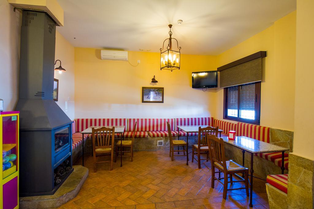 Apartamentos La Venta Del Charco Cardeña Buitenkant foto