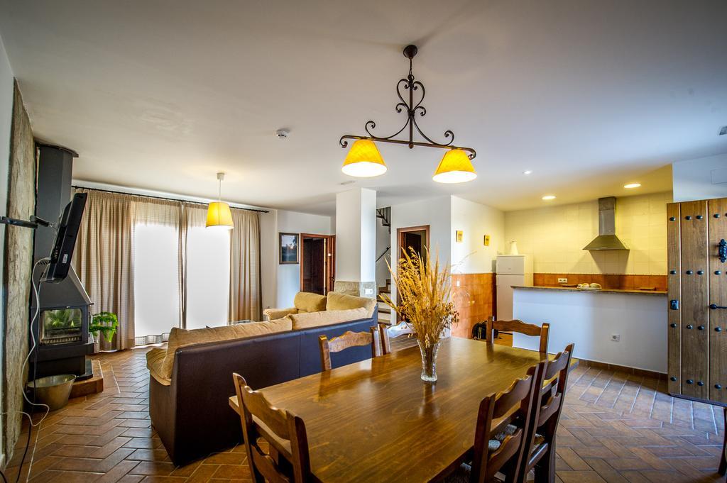 Apartamentos La Venta Del Charco Cardeña Buitenkant foto